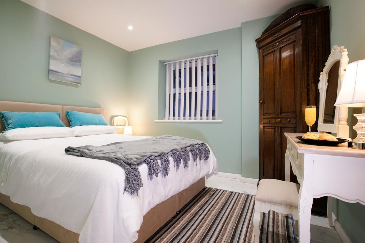 Seafarer'S View - 6 Bedroom Townhouse In Cowes, Parking & Seaviews. Cowes  Extérieur photo