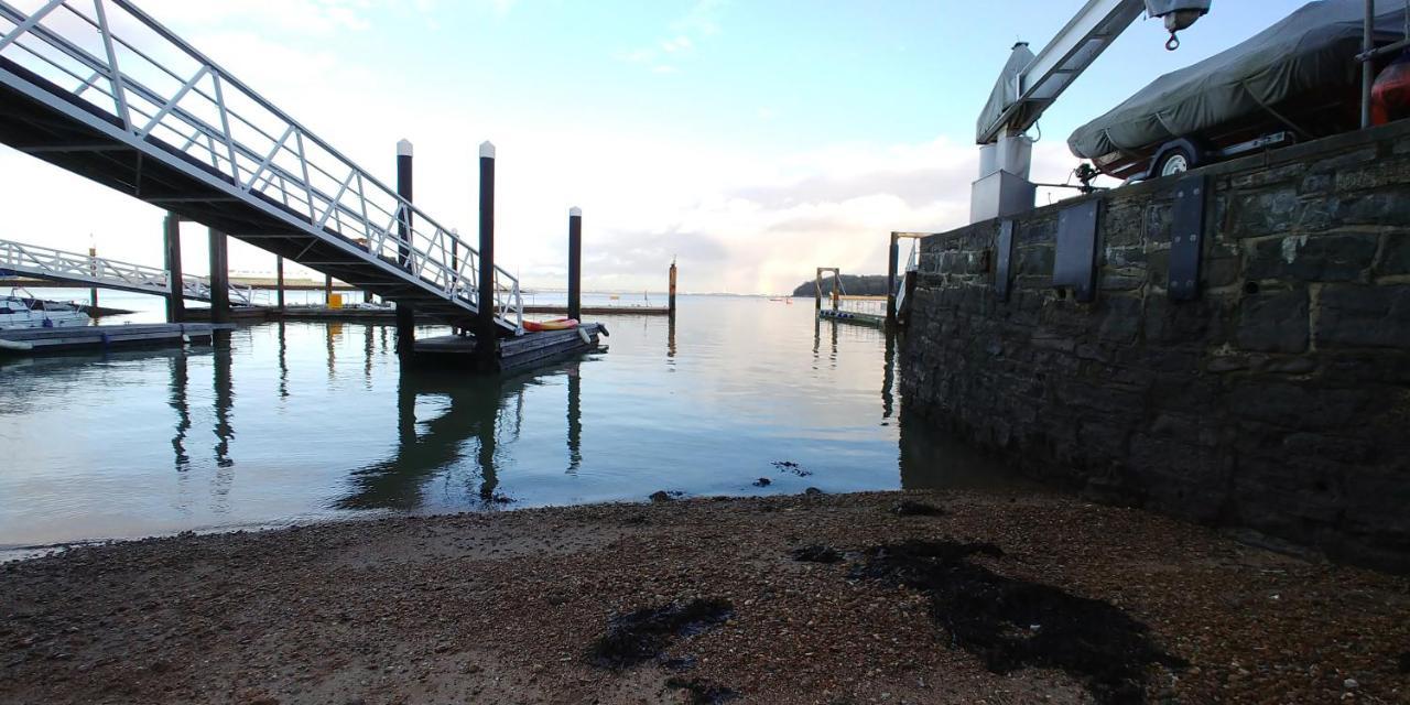 Seafarer'S View - 6 Bedroom Townhouse In Cowes, Parking & Seaviews. Cowes  Extérieur photo
